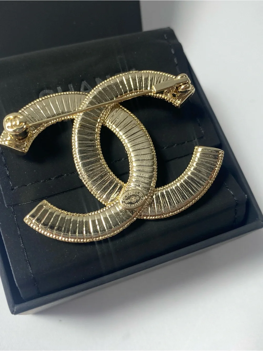 CHANEL Gold Crystal Interlocking CC Brooch